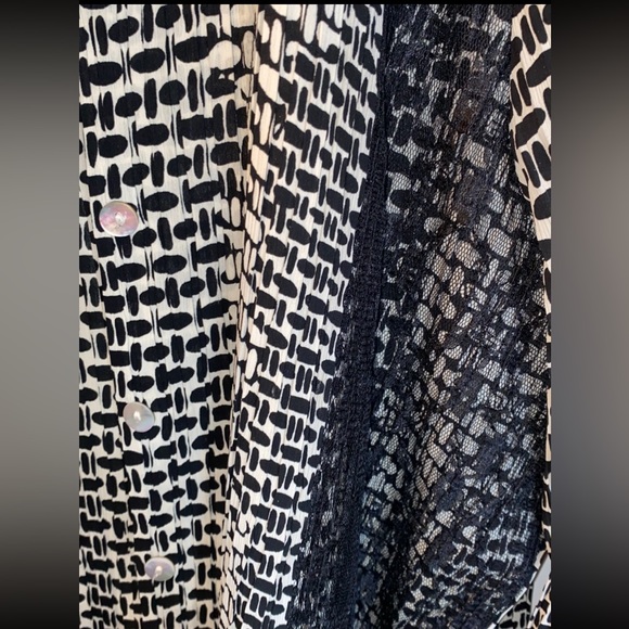 Black & White Button Up Top - Picture 4 of 4